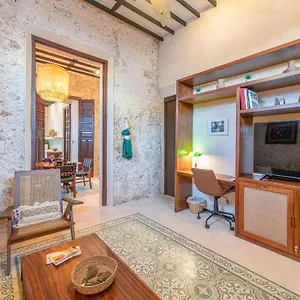 https://casa-bolero-en-santa-lucia-centro-merida.hotelsmerida.org